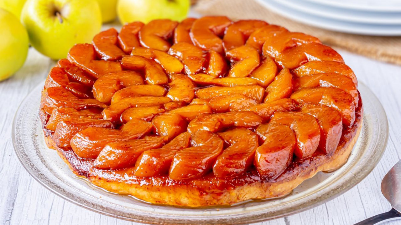 A finished tarte Tatin, apples glistening with caramel